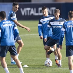 El Torres da la bienvenida al nuevo año con un reencuentro