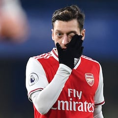 Arsène Wenger da lecciones a Arteta de cómo tratar a Özil