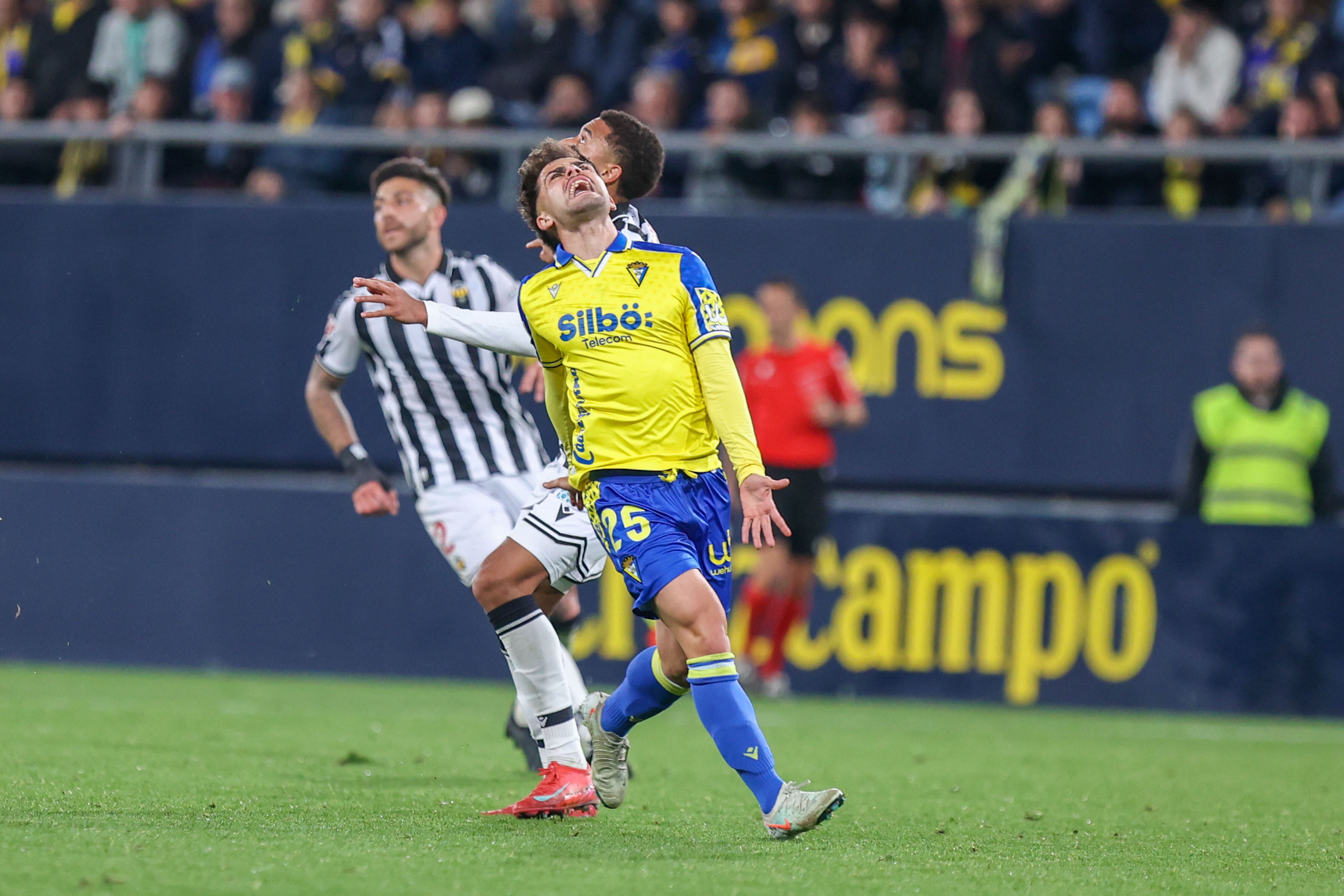 23/02/25 PARTIDO SEGUNDA DIVISION CADIZ - CASTELLON OSCAR MELENDO