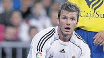 <b>EL DILEMA. </b>Beckham se debate entre renovar con el Madrid o buscar un revulsivo en su carrera.
