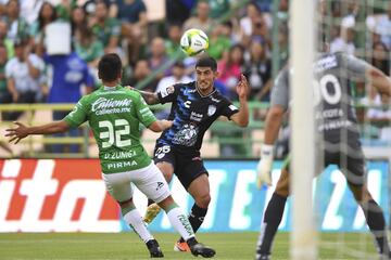 El chileno casi no fue utilizado por Ignacio Ambriz en el torneo anterior tras disputar solo tres partidos, por lo que su salida del León es probable y regresaría al Everton de su país. 
