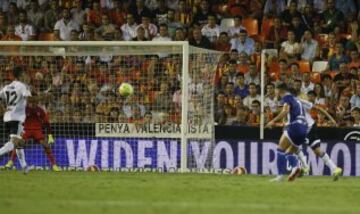 0-1. Lucas Pérez anoto el primer gol.
