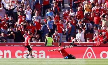 El Mallorca, que parecía dejar escapar el triunfo, vuelve a salir del descenso. Y, como no podía ser de otra forma, de la mano de Muriqi. Su Pirata recibió un balón dentro del área y la mandó a guardar con un violento zapatazo. Rompe a llorar el kosovar después de duras semanas para él.