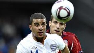 Mou se interesa por Walker, lateral del Tottenham