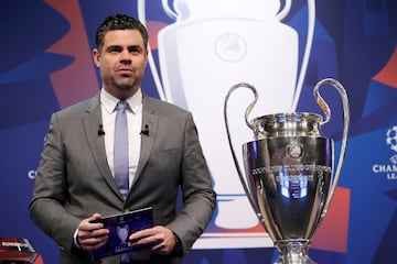 Pedro Pinto ha sido el encargado de presentar el sorteo de los octavos de final de la Champions League. 
