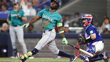 TORONTO, ONTARIO - OCTOBER 12: Randy Arozarena #56 of the Seattle Mariners bats during the ninth inning against the Toronto Blue Jays in game one of the American League Championship Series at Rogers Centre on October 12, 2025 in Toronto, Ontario.   Cole Burston/Getty Images/AFP (Photo by Cole Burston / GETTY IMAGES NORTH AMERICA / Getty Images via AFP)