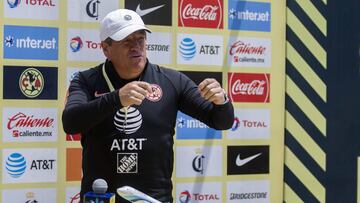 Miguel Herrera de defiende a Bruno Valdez tras lesionar a Diego Lainez