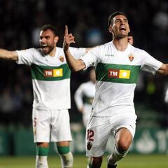 Calvo corta la racha del Cádiz y acerca la salvación del Elche