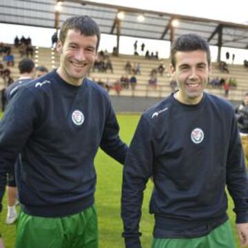 REINA LA ALEGRÍA. Agirretxe y Susaeta posan con Euskadi en Lezama, donde jugaron juntos.