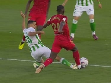 Iturralde, tras la mano de Lukebakio: “No es penalti”