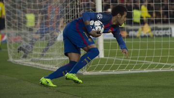 Neymar con el Barcelona contra el PSG.