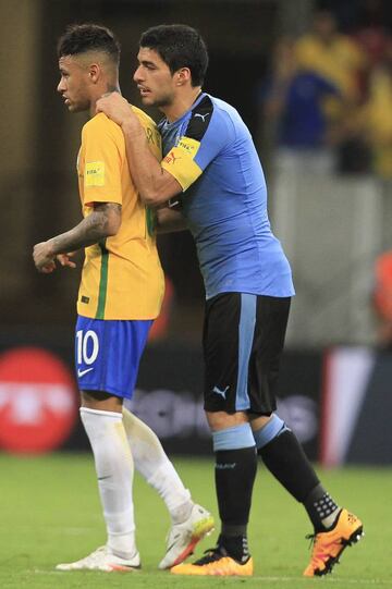 Suárez speaks with clubmate Neymar during the recent Uruguay clash with Brazil.