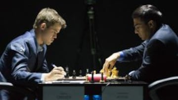 Partida magistral y tablas finales entre Carlsen, negras, y Anand.
