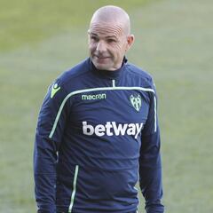 Paco López confirma que el Levante haría pasillo al Barça