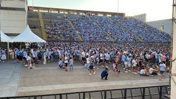 La afición del Málaga llenó el Auditorio Municipal para seguir el duelo ante el Nàstic.