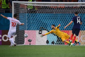 3-3. Mario Gavranovic marca el tercer gol.