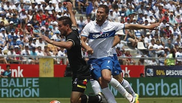 Futbol, Universidad Catolica vs Colo Colo.
 Undecima fecha, Campeonato Apertura 2016-2017.
 El jugador de Universidad Catolica, German Lanaro, derecha, disputa el baln contra Octavio Rivero de Colo Colo, durante el partido de primera division disputado en el estadio San Carlos de Apoquindo, Chile.
 Santiago, Chile.
 06/11/2016
 Felipe Zanca/Photosport******
 
 Football, Universidad Catolica vs Colo Colo.
 11th date, Aperture Championship 2016-2017.
 Universidad Catolica&#039;s player German Lanaro, right, play the ball against Octavio Rivero of Colo Colo, during the first division football match at San Carlos de Apoquindo stadium in Santiago, Chile.
 06/11/2016
 Felipe Zanca/Photosport