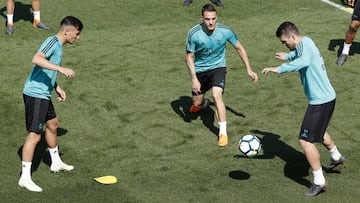 Óscar, Luismi Quezada y Mateo Kovacic, durante un entrenamiento del Real Madrid.