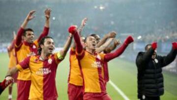 Los jugadores del Galatasaray celebran su pase a cuartos de la Champions League.