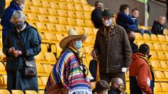 Aficionados de Wolves reciben de manera cálida a Raúl Jiménez