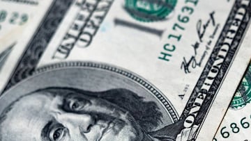 Billetes de cien dólares vía Getty Images.