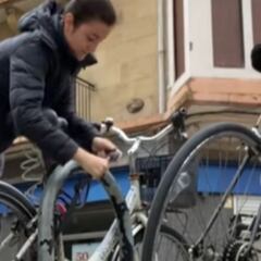 Le roban la bici, se la encuentra por ahí aparcada y toma una decisión que escocerá al ladrón