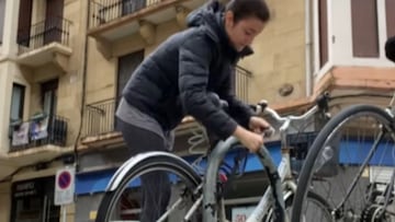 Le roban la bici, se la encuentra por ahí aparcada y toma una decisión que escocerá al ladrón