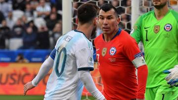 Messi and Medel sent off in Argentina v Chile match