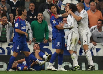 En abril de 2009 durante un partido entre el Getafe y el Real Madrid con 2-1 en el marcador, en una contra del Getafe, Pepe dio un leve empujón a Casquero, que cayó estrepitosamente. Penalti. Su impotencia fue tal que perdió el sentido y le dio dos patadas cuando estaba en el suelo. Luego, le cogió del pelo e incluso llegó a pisarle en el tobillo derecho. Cuando Albín pidió explicaciones a Pepe, éste le dio un puñetazo en la cara. Luego, el central insultó al árbitro.
