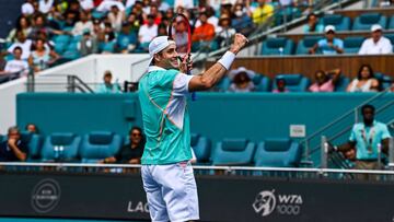 John Isner celebra una de sus victorias.