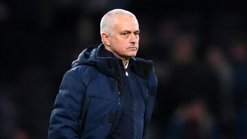 Jose Mourinho helps the elderly amid cornavirus crisis