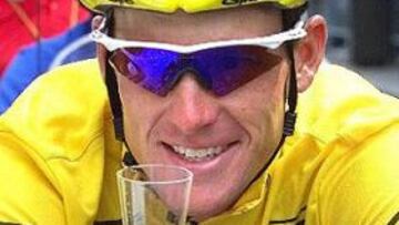 <b>OTRA VICTORIA.</b> Lance Armstrong también ha ganado en los triunales a Simeoni, a quién también persiguió incluso en carrera para que no consiguiera ninguna etapa del Tour de Francia.