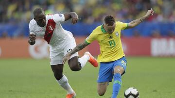 Peru&#039;s Luis Advincula fights for the ball with Brazil&#039;s Everton during the final match of the Copa America at Maracana stadium in Rio de Janeiro, Brazil, Sunday, July 7, 2019. (AP Photo/Silvia Izquierdo)