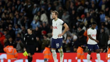 Soccer Football - Premier League - Manchester City v Tottenham Hotspur - Etihad Stadium, Manchester, Britain - January 19, 2023 Tottenham Hotspur's Harry Kane looks dejected after the match Action Images via Reuters/Lee Smith EDITORIAL USE ONLY. No use with unauthorized audio, video, data, fixture lists, club/league logos or 'live' services. Online in-match use limited to 75 images, no video emulation. No use in betting, games or single club /league/player publications.  Please contact your account representative for further details.