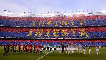 El Camp Nou se emociona en el adi¨®s de Andr¨¦s Iniesta