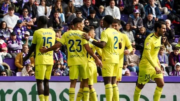 Los jugadores del Villarreal celebran el gol de Thierno Barry ante el Real Valladolid.