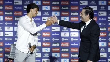 Jo&atilde;o F&eacute;lix y Paulo Futre, en la presentaci&oacute;n del primero como jugador del Atl&eacute;tico.