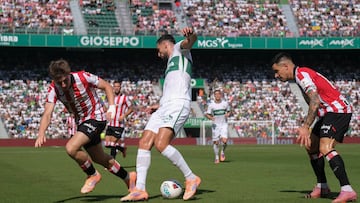 ELCHE, 19/10/2025.- Partido correspondiente a la jornada 9 de LaLiga entre el Elche y el Athletic, este domingo, en el estadio Manuel Martínez Valero de Elche. EFE/ Pablo Miranzo