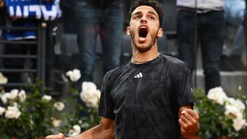 Argentina's Francisco Cerundolo celebrates winning his fourth round match of the Men's ATP Rome Open tennis tournament against Italy's Jannik Sinner during at Foro Italico in Rome on May 16, 2023. (Photo by Andreas SOLARO / AFP)