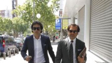 Juanma López y Beppe Bozzo, a su llegada al Bernabéu.