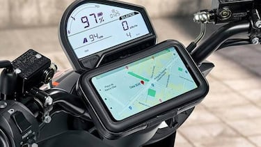 SEAT va más allá de los autos y pone a la venta su primer scooter eléctrico