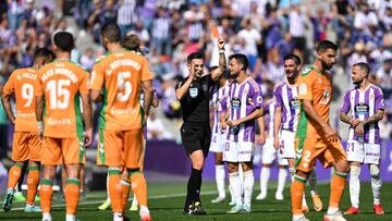 VALLADOLID, SPAIN - OCTOBER 09: German Pezzella of Real Betis ( not pictured ) receives a red card from Referee Carlos del Cerro Grande during the LaLiga Santander match between Real Valladolid CF and Real Betis at Estadio Municipal Jose Zorrilla on October 09, 2022 in Valladolid, Spain. (Photo by Octavio Passos/Getty Images)