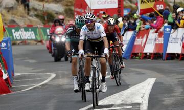 Majka del Bora-Hansgrohe junto a Alejandro Valverde.