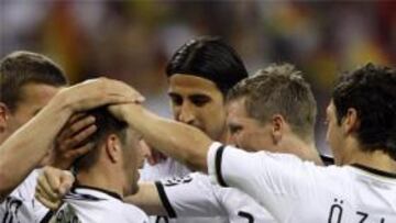 Alemania remonta para vencer a Bosnia con dos goles de penalti de Schweinsteiger