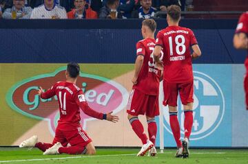 James Rodríguez marca ante el Schalke 04 en el primer partido como titular en la cuarta jornada de la Bundesliga. El colombiano anotó de cabeza y jugó 86 minutos. 