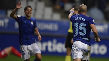 Ortu&ntilde;o, del Oviedo, festeja un gol ante el Girona.