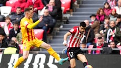 BILBAO, SPAIN - FEBRUARY 26: Yuri Berchiche of Athletic Club crosses the ball during the LaLiga Santander match between Athletic Club and Girona FC at San Mames Stadium on February 26, 2023 in Bilbao, Spain. (Photo by Juan Manuel Serrano Arce/Getty Images)