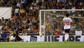 Tercera jornada de la Liga Bbva. Valencia - Barcelona. 0-1. Messi anota el primer gol