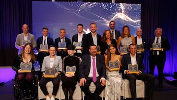 Foto de familia con los premiados en los X Premios Patrocina un Deportista.