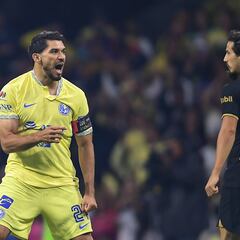 Henry Martín celebró gol ante Pumas haciendo el Goya